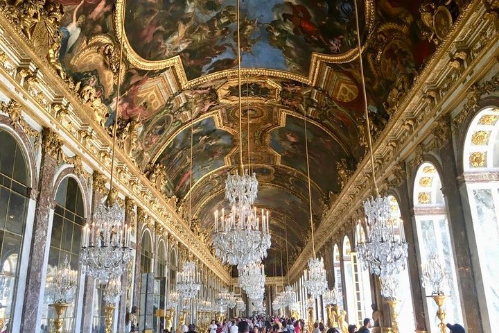 Versailles Palace & Marie-Antoinette's Estate Private Guided Tour with Lunch 4